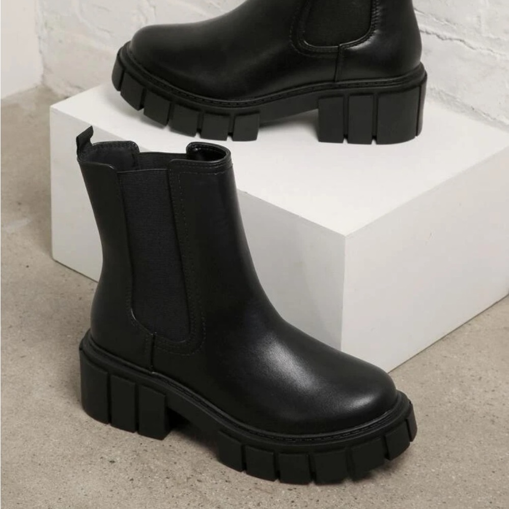 Pull on combat boots
